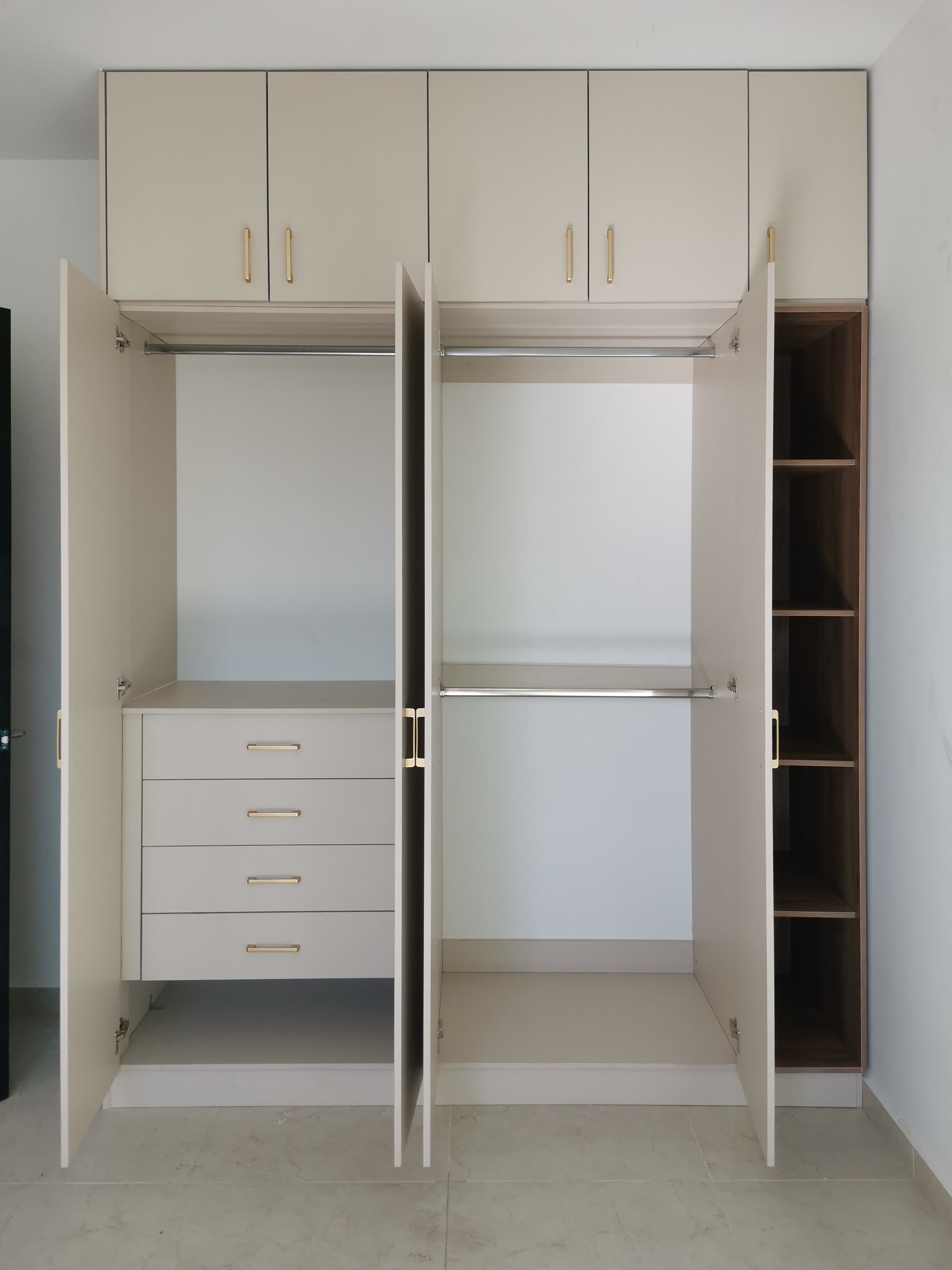 Cocina integral y vestidores a medida en La Rioja, Culiacán — Detalle 4 | Casa Aurea Culiacán