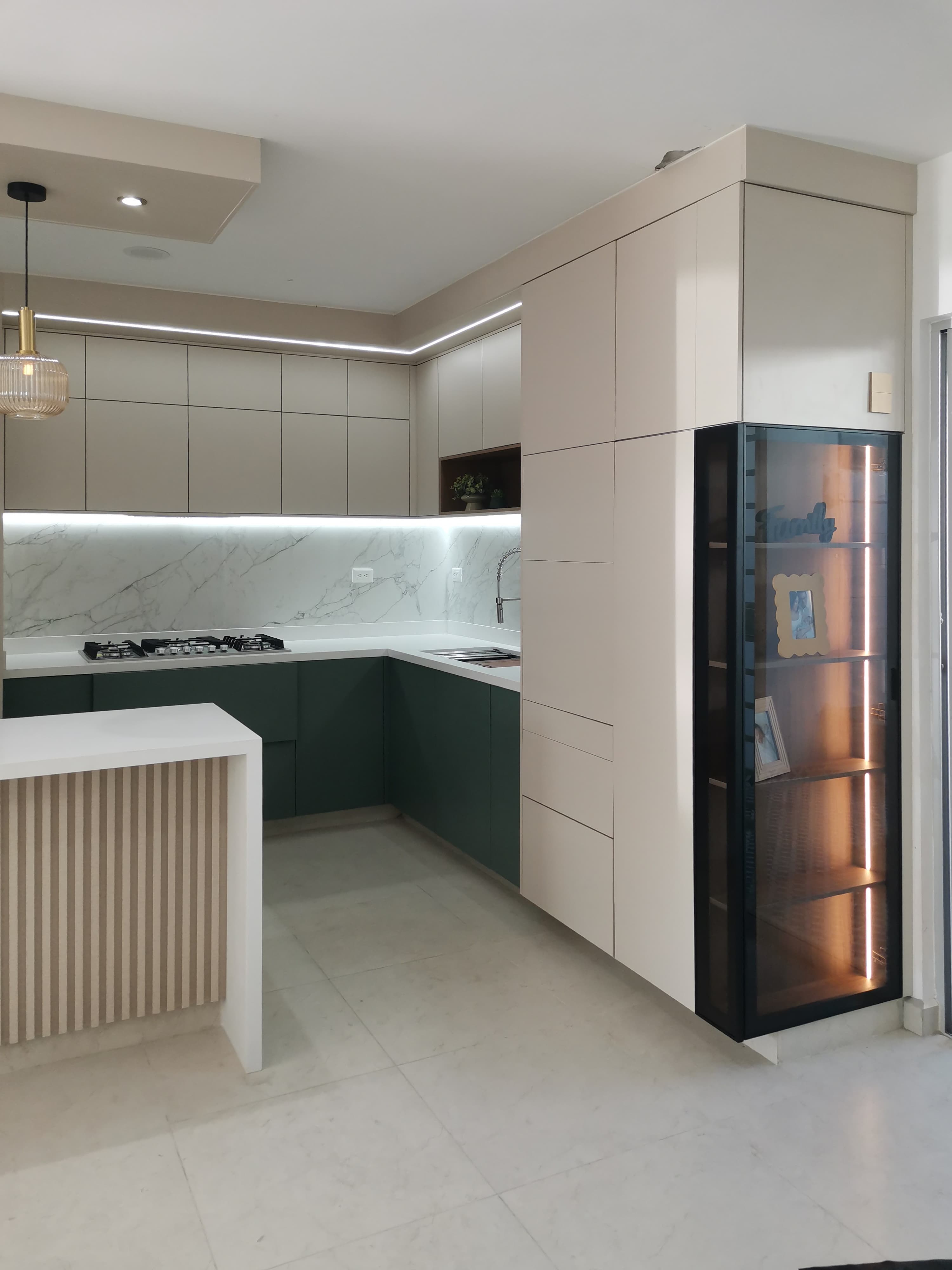 Cocina integral y vestidores a medida en La Rioja, Culiacán — Detalle 7 | Casa Aurea Culiacán