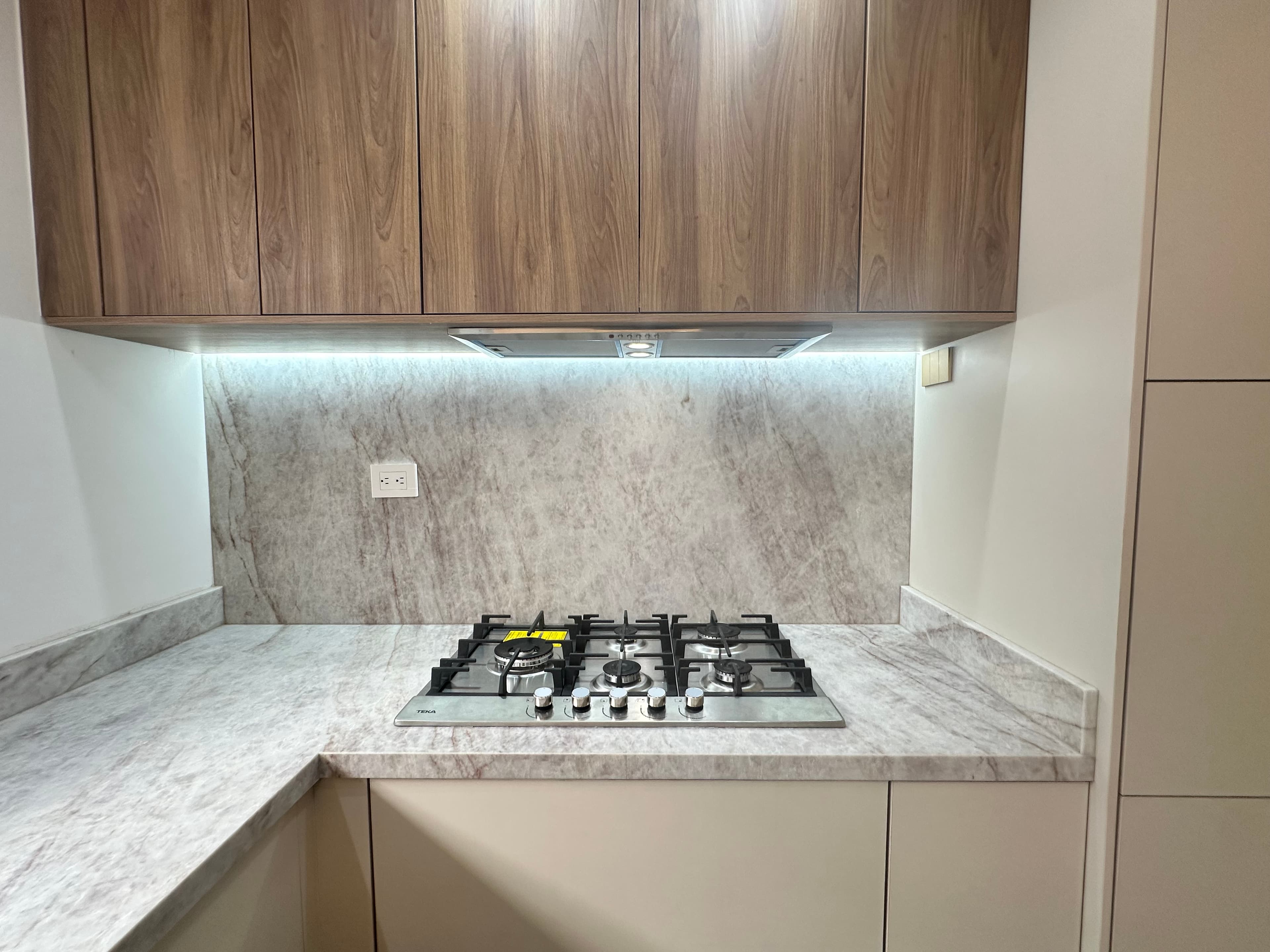 Cocina Integral con Península y Vinera en Portalegre, Culiacán — Detalle 5 | Casa Aurea Culiacán